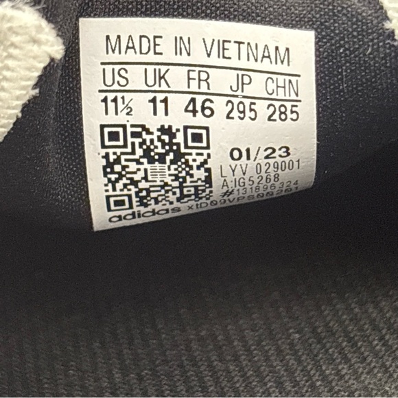 🔥🔥🔥Adidas Black and White Slip-On Shoes Size: 11.5🔥🔥🔥 - Picture 8 of 9